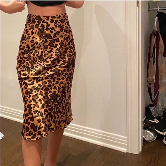 Aritzia Dresses & Skirts - Aritzia Babaton Ryland Slip Midi Skirt in Leopard size 2